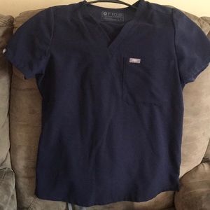 Figs scrub top